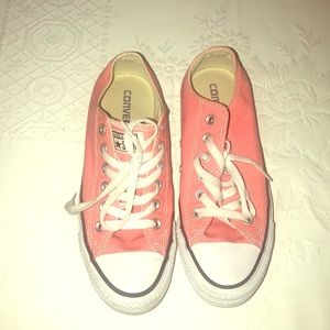Pink low top  converse chuck Taylor’s